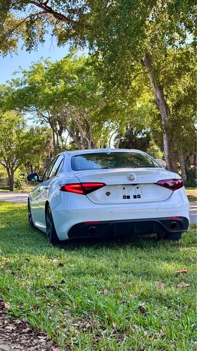2017 Alfa Romeo Giulia - Image 6 of 16