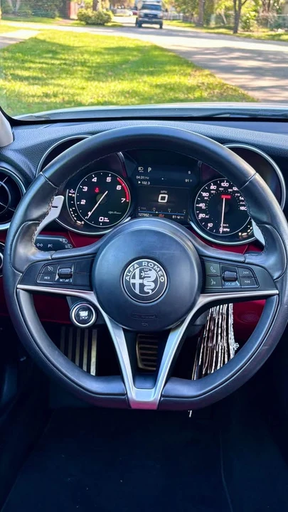 2017 Alfa Romeo Giulia - Image 14 of 16