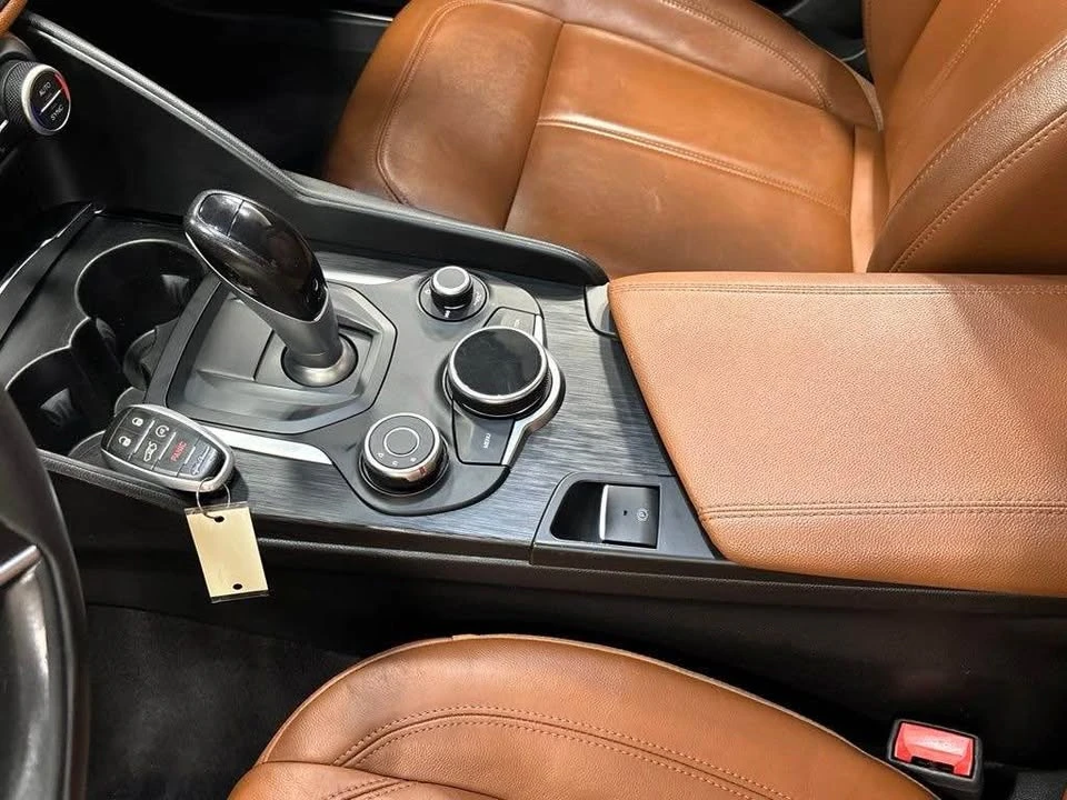 2017 Alfa Romeo Giulia - Image 8 of 18