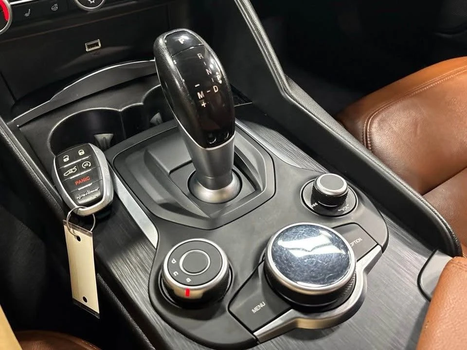 2017 Alfa Romeo Giulia - Image 13 of 18