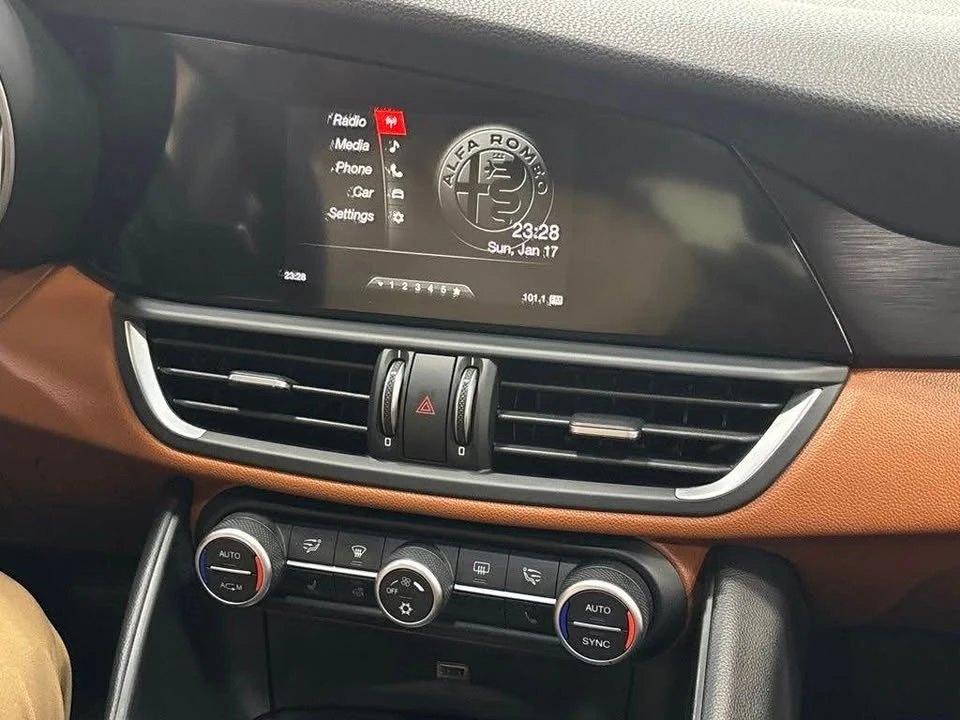 2017 Alfa Romeo Giulia - Image 12 of 18