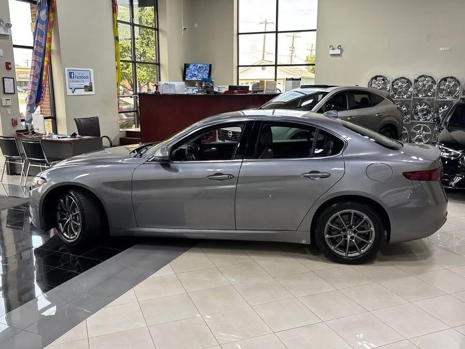 2017 Alfa Romeo Giulia - Image 4 of 18
