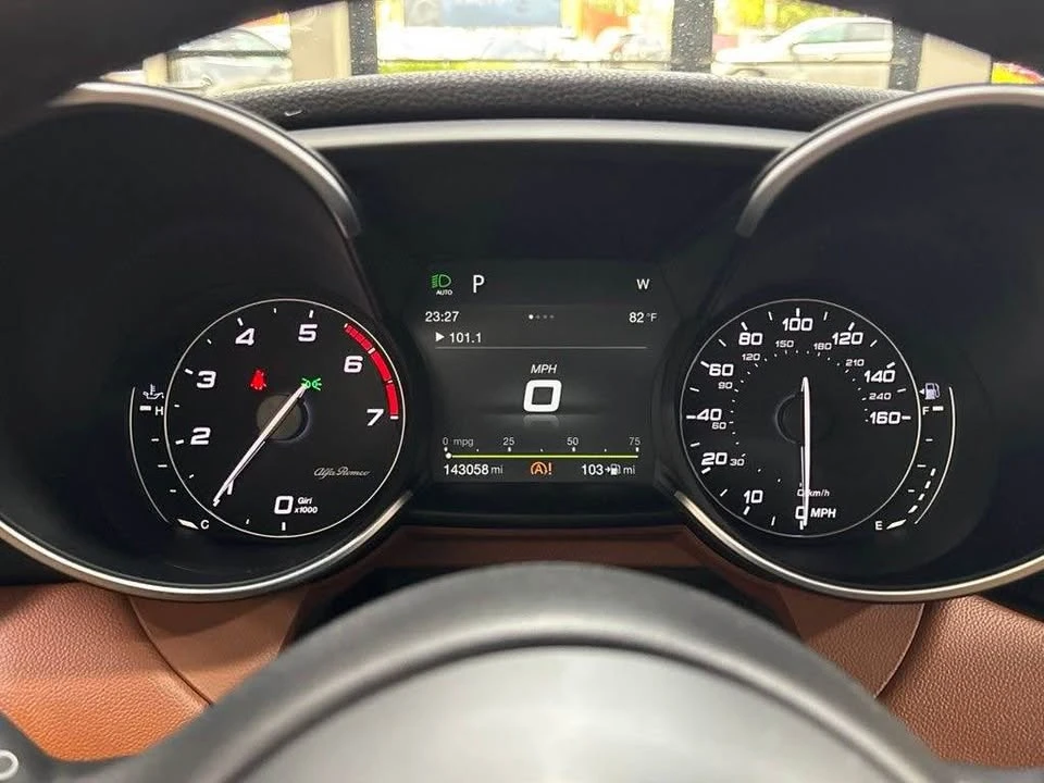 2017 Alfa Romeo Giulia - Image 14 of 18