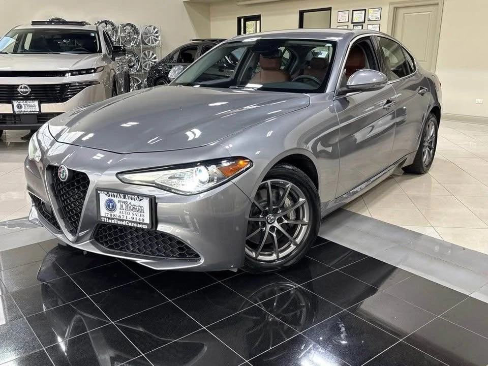 2017 Alfa Romeo Giulia - Image 5 of 18