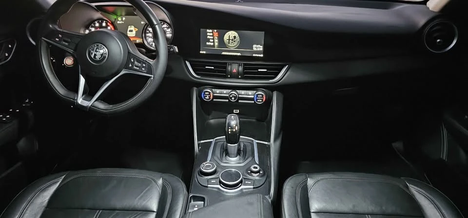 2017 Alfa Romeo Giulia - Image 10 of 14
