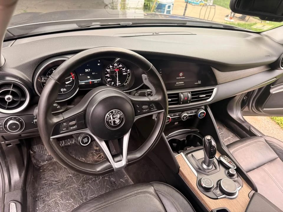 2017 Alfa Romeo Giulia - Image 2 of 11
