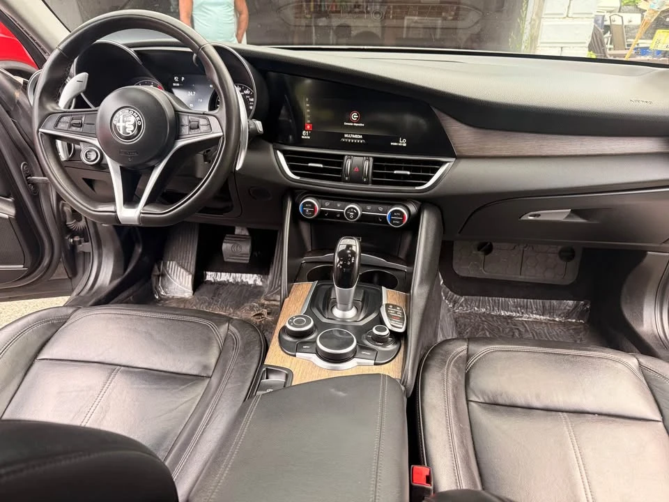 2017 Alfa Romeo Giulia - Image 5 of 11