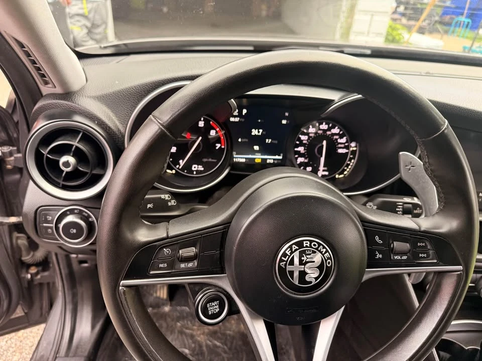 2017 Alfa Romeo Giulia - Image 10 of 11