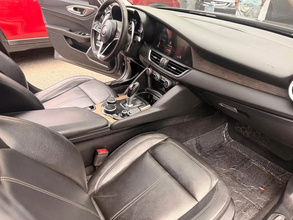 2017 Alfa Romeo Giulia - Image 7 of 11