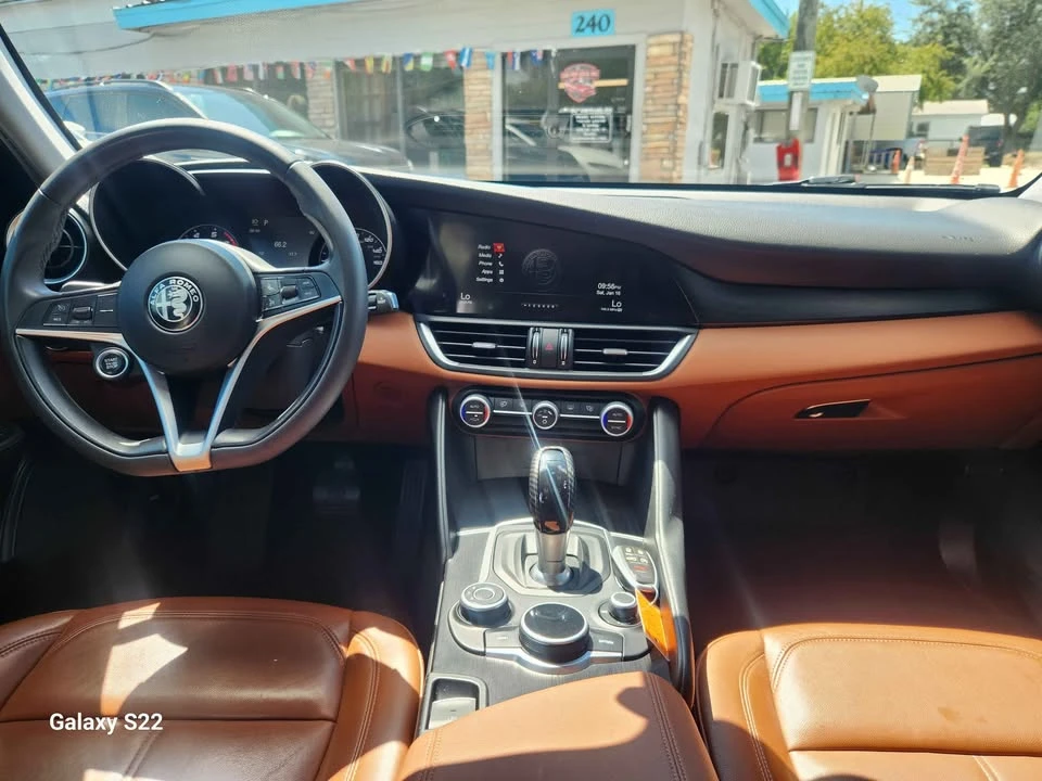 2017 Alfa Romeo Giulia - Image 11 of 20
