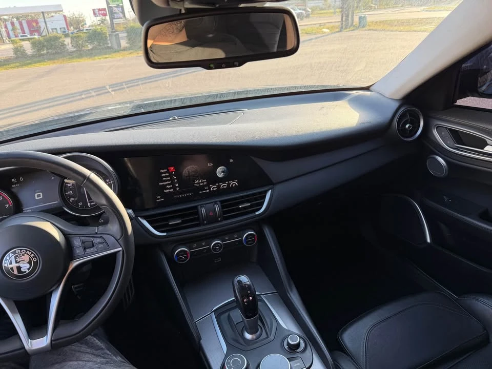 2017 Alfa Romeo Giulia - Image 8 of 15