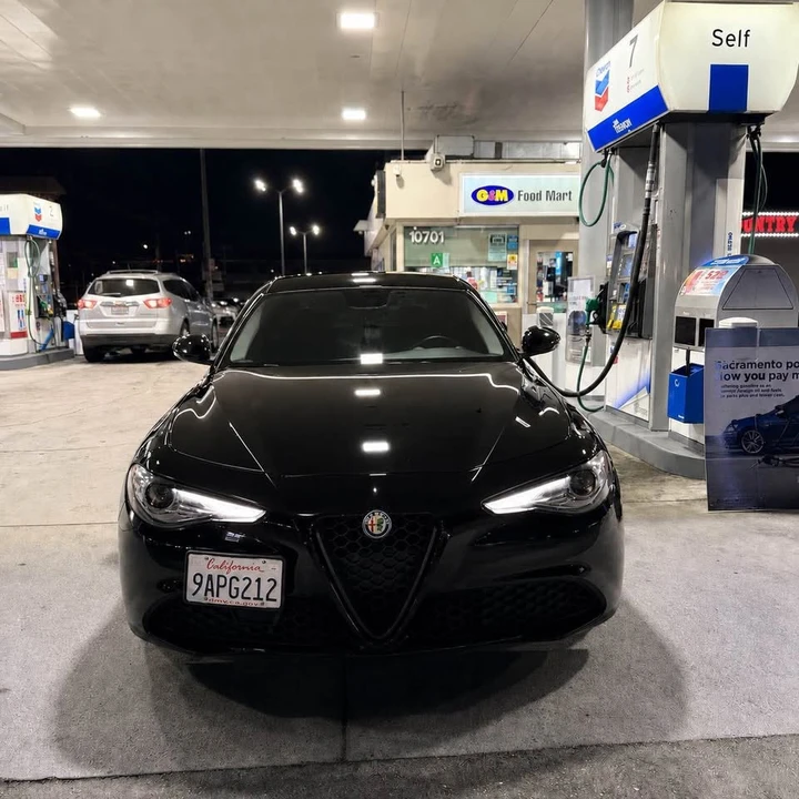 2017 Alfa Romeo Giulia - Image 2 of 9
