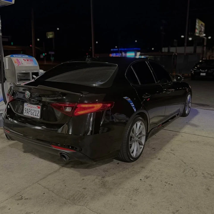 2017 Alfa Romeo Giulia - Image 5 of 9