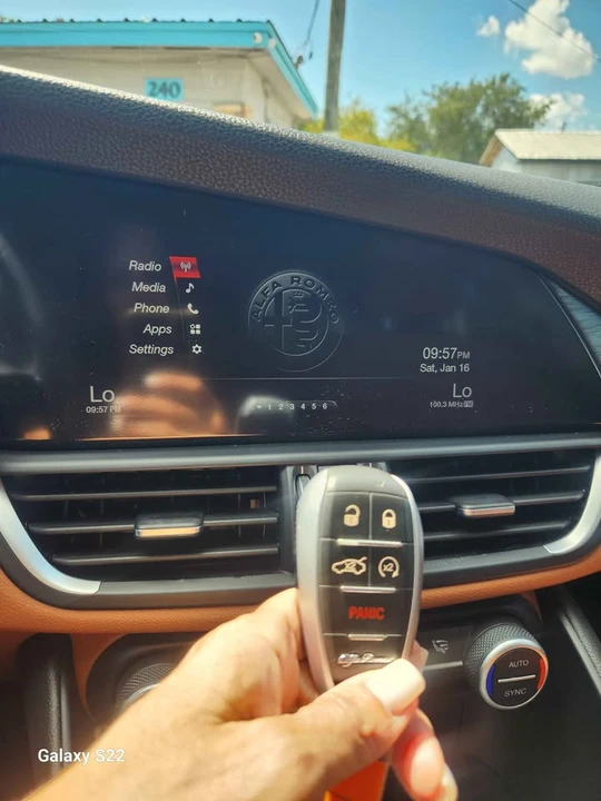2017 Alfa Romeo Giulia - Image 19 of 20