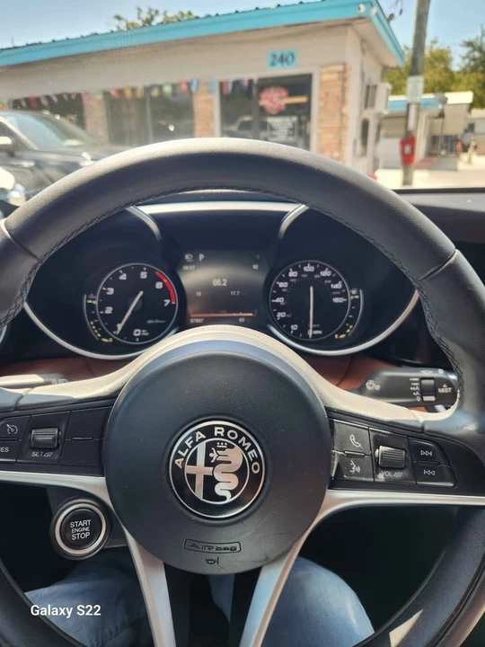 2017 Alfa Romeo Giulia - Image 14 of 20