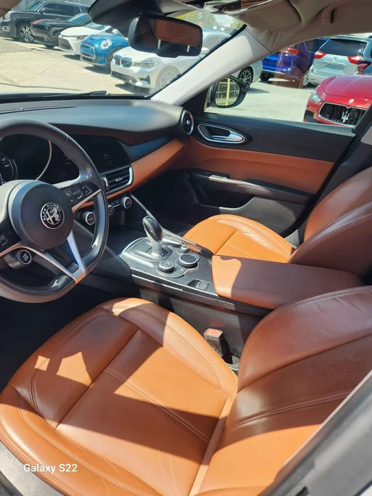 2017 Alfa Romeo Giulia - Image 13 of 20