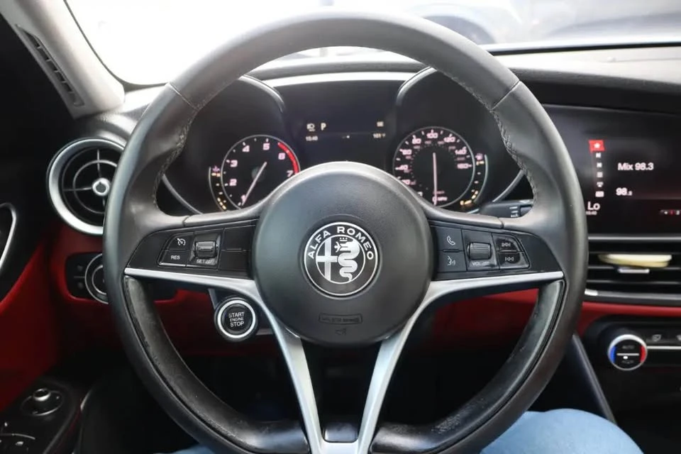 2017 Alfa Romeo Giulia - Image 5 of 7