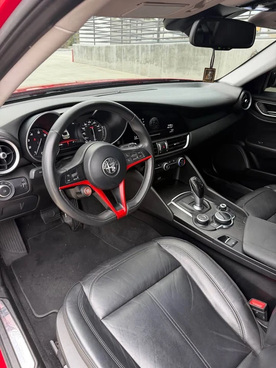 2017 Alfa Romeo Giulia - Image 5 of 7