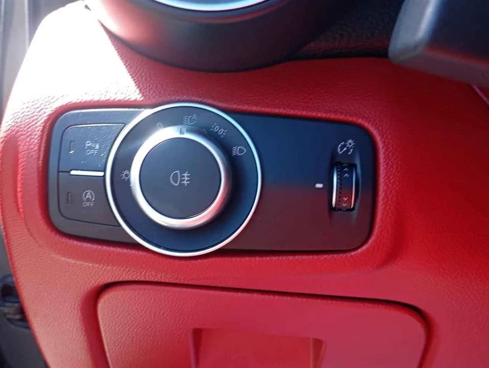 2017 Alfa Romeo Giulia - Image 15 of 20