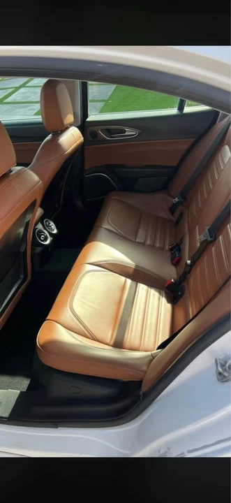 2017 Alfa Romeo Giulia - Image 7 of 8