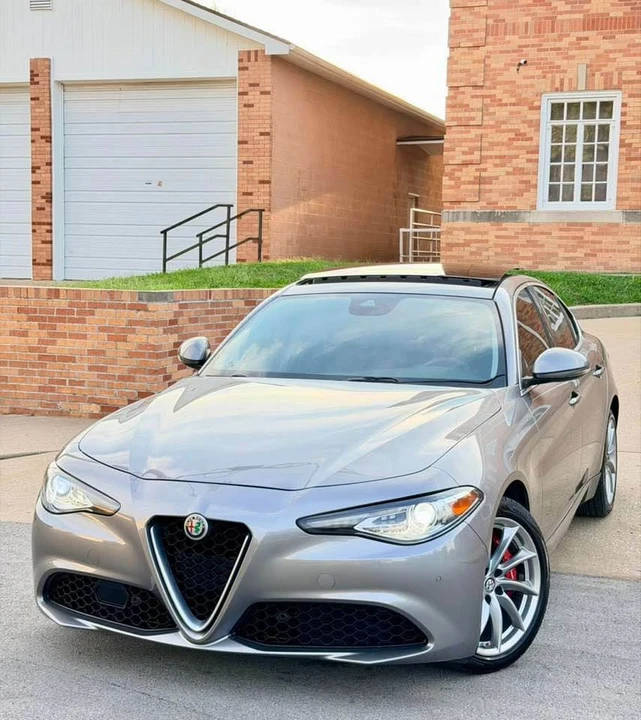 2017 Alfa Romeo Giulia - Image 3 of 18