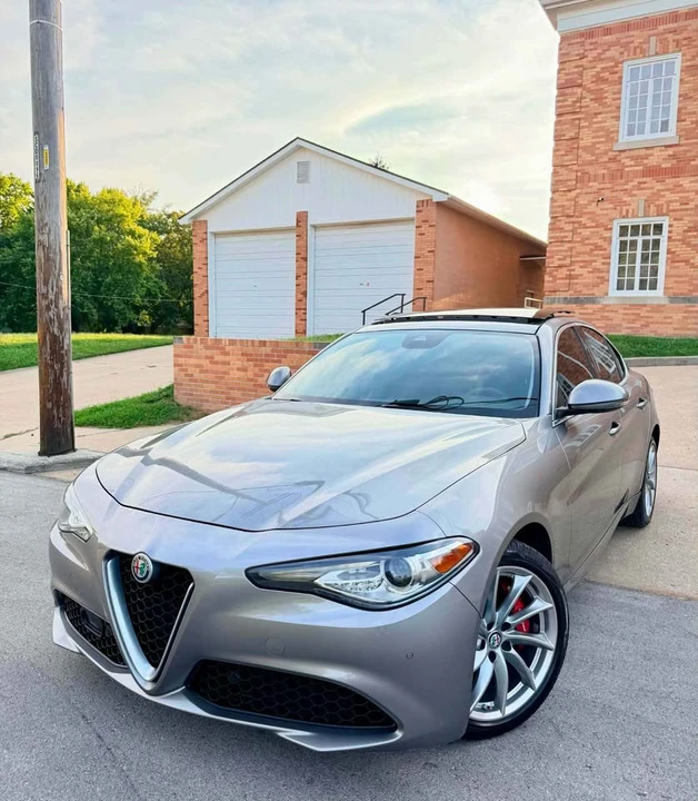 2017 Alfa Romeo Giulia - Image 14 of 20