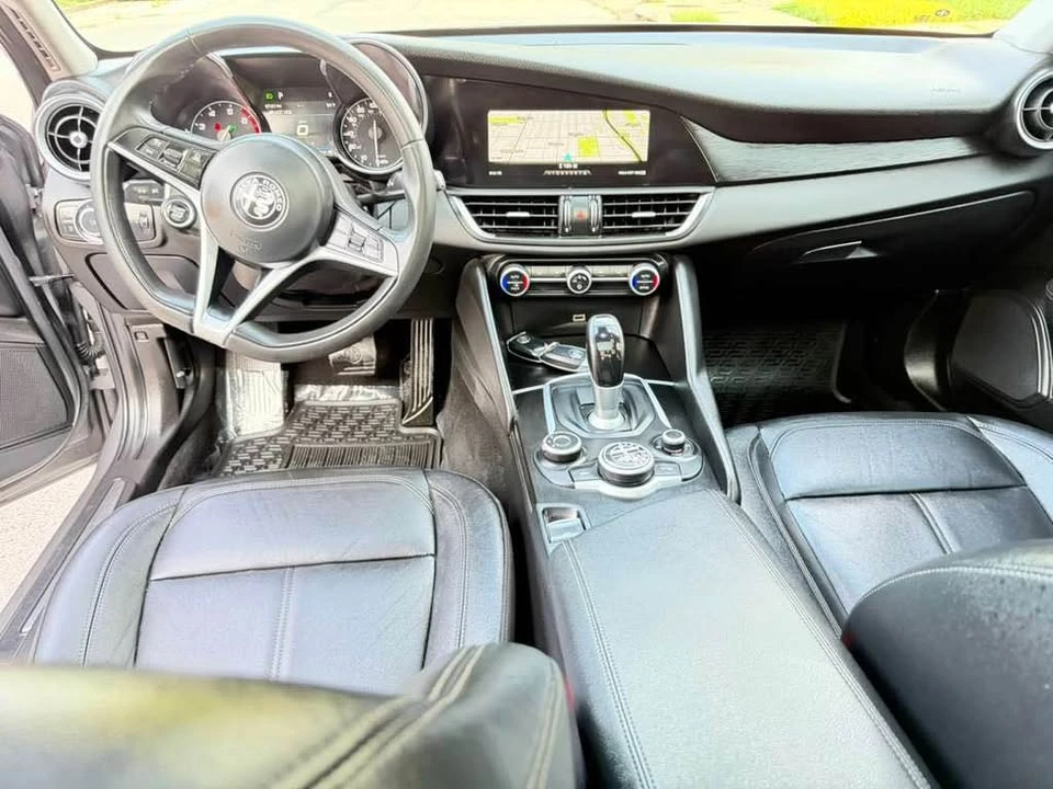 2017 Alfa Romeo Giulia - Image 17 of 18