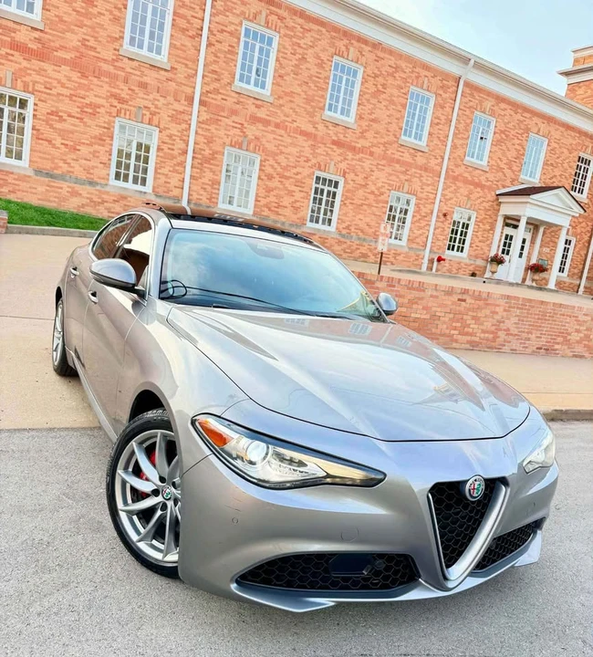 2017 Alfa Romeo Giulia - Image 11 of 20