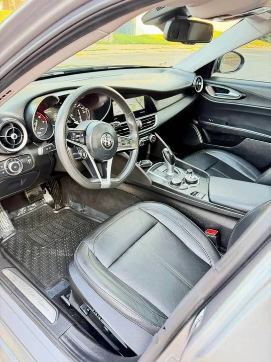 2017 Alfa Romeo Giulia - Image 12 of 18