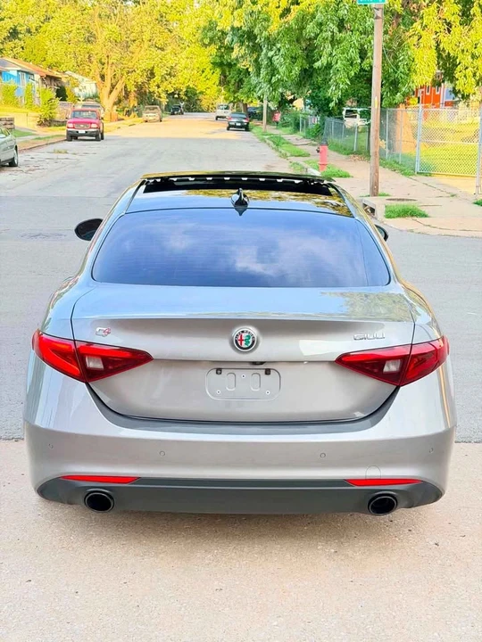 2017 Alfa Romeo Giulia - Image 16 of 20