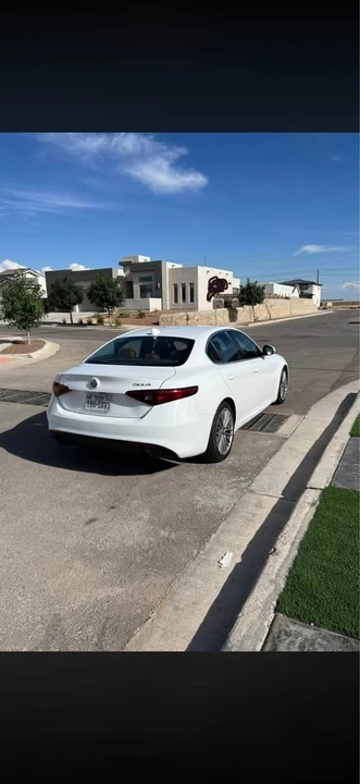2017 Alfa Romeo Giulia - Image 4 of 8