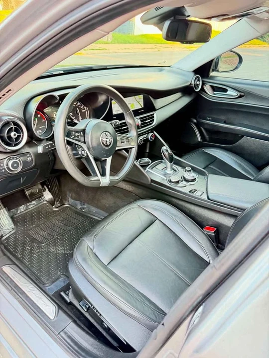 2017 Alfa Romeo Giulia - Image 5 of 20