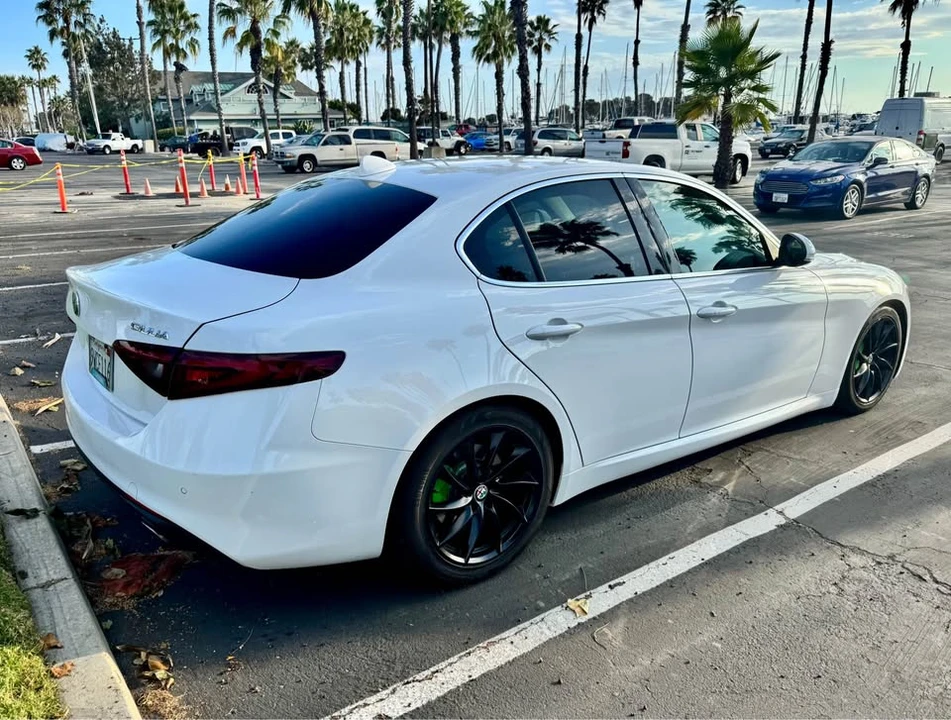 2017 Alfa Romeo Giulia - Image 6 of 8