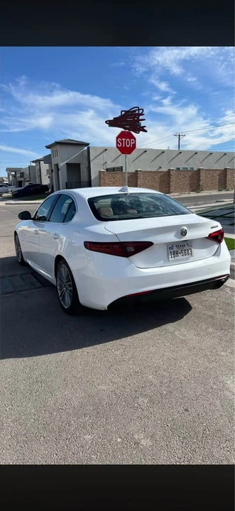 2017 Alfa Romeo Giulia - Image 5 of 8