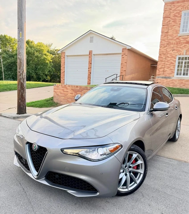 2017 Alfa Romeo Giulia - Image 17 of 20