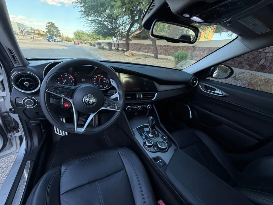 2017 Alfa Romeo Giulia - Image 5 of 8