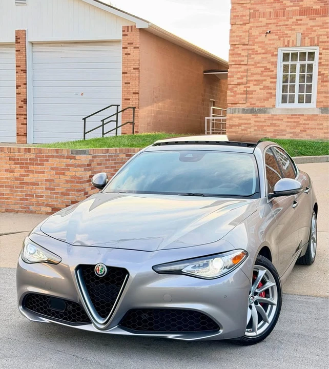 2017 Alfa Romeo Giulia - Image 17 of 20