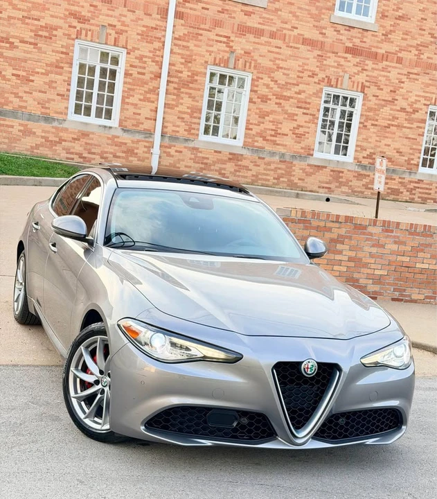 2017 Alfa Romeo Giulia - Image 15 of 20