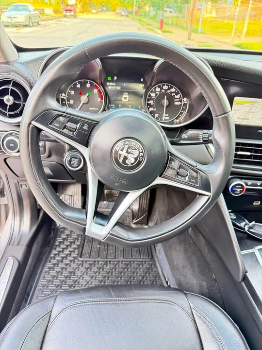 2017 Alfa Romeo Giulia - Image 12 of 20