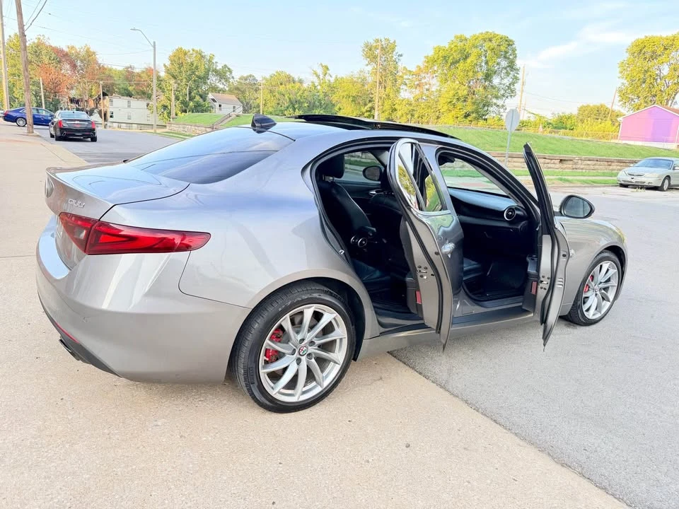 2017 Alfa Romeo Giulia - Image 6 of 20