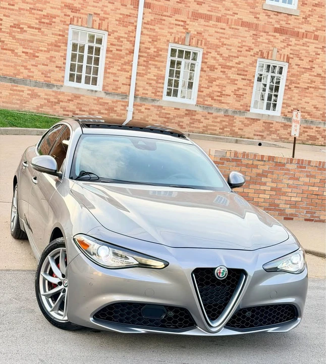 2017 Alfa Romeo Giulia - Image 16 of 20