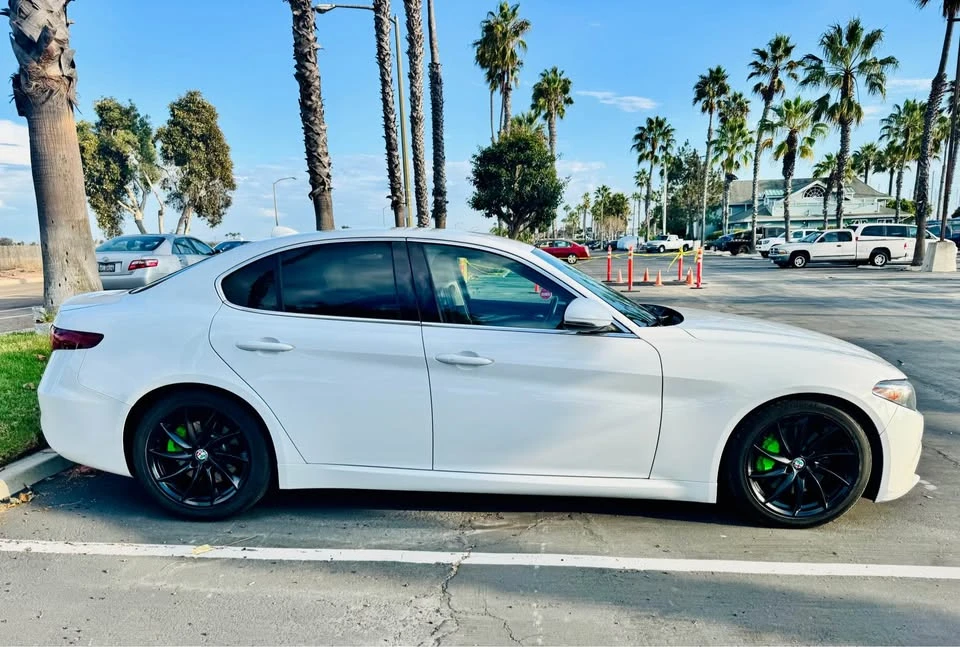 2017 Alfa Romeo Giulia - Image 5 of 8