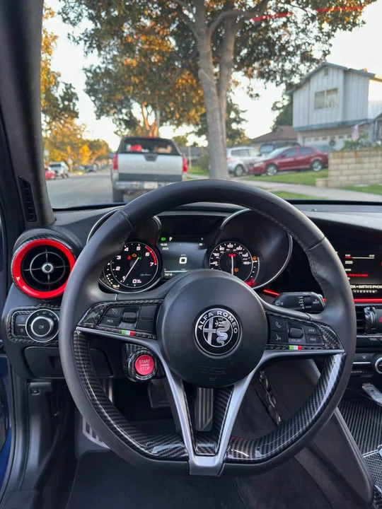 2017 Alfa Romeo Giulia - Image 6 of 10