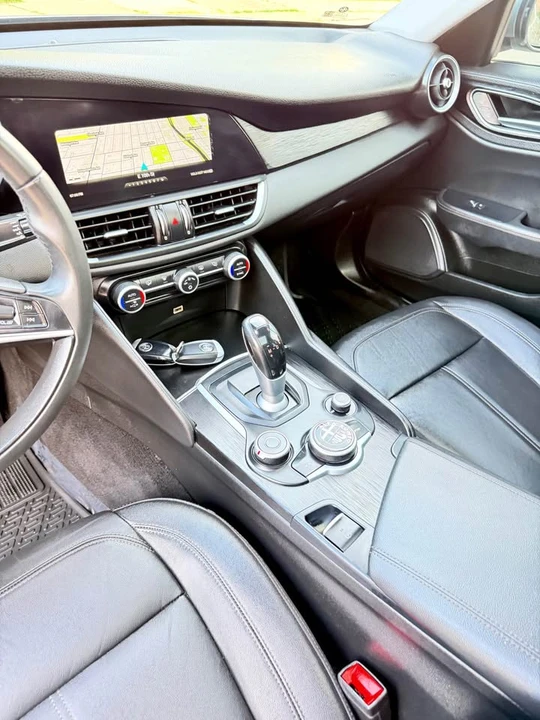 2017 Alfa Romeo Giulia - Image 13 of 20