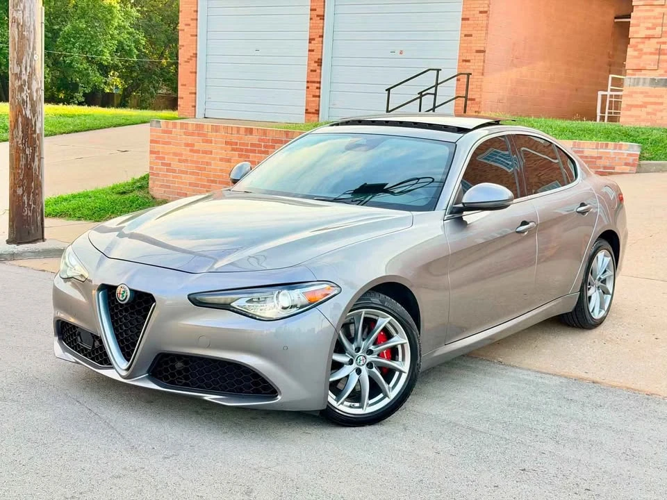 2017 Alfa Romeo Giulia - Image 13 of 20