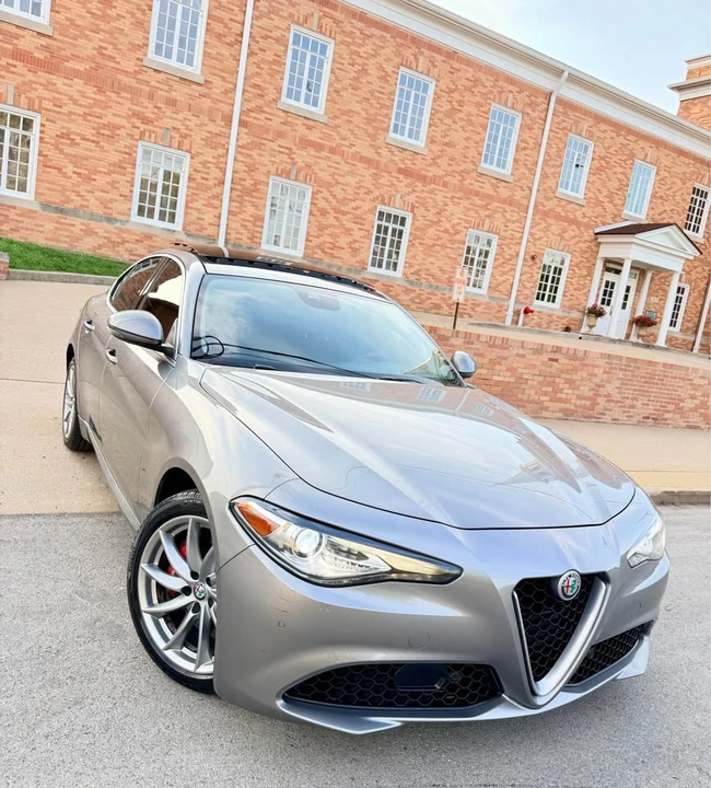 2017 Alfa Romeo Giulia - Image 15 of 20