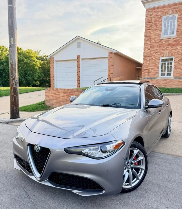 2017 Alfa Romeo Giulia - Image 19 of 20