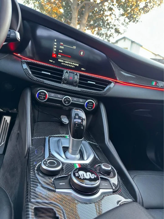 2017 Alfa Romeo Giulia - Image 7 of 10