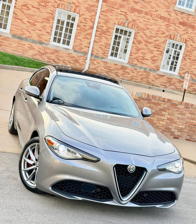 2017 Alfa Romeo Giulia - Image 16 of 20