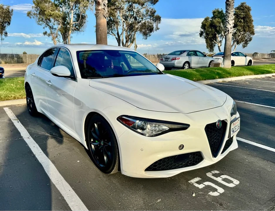 2017 Alfa Romeo Giulia - Image 4 of 8